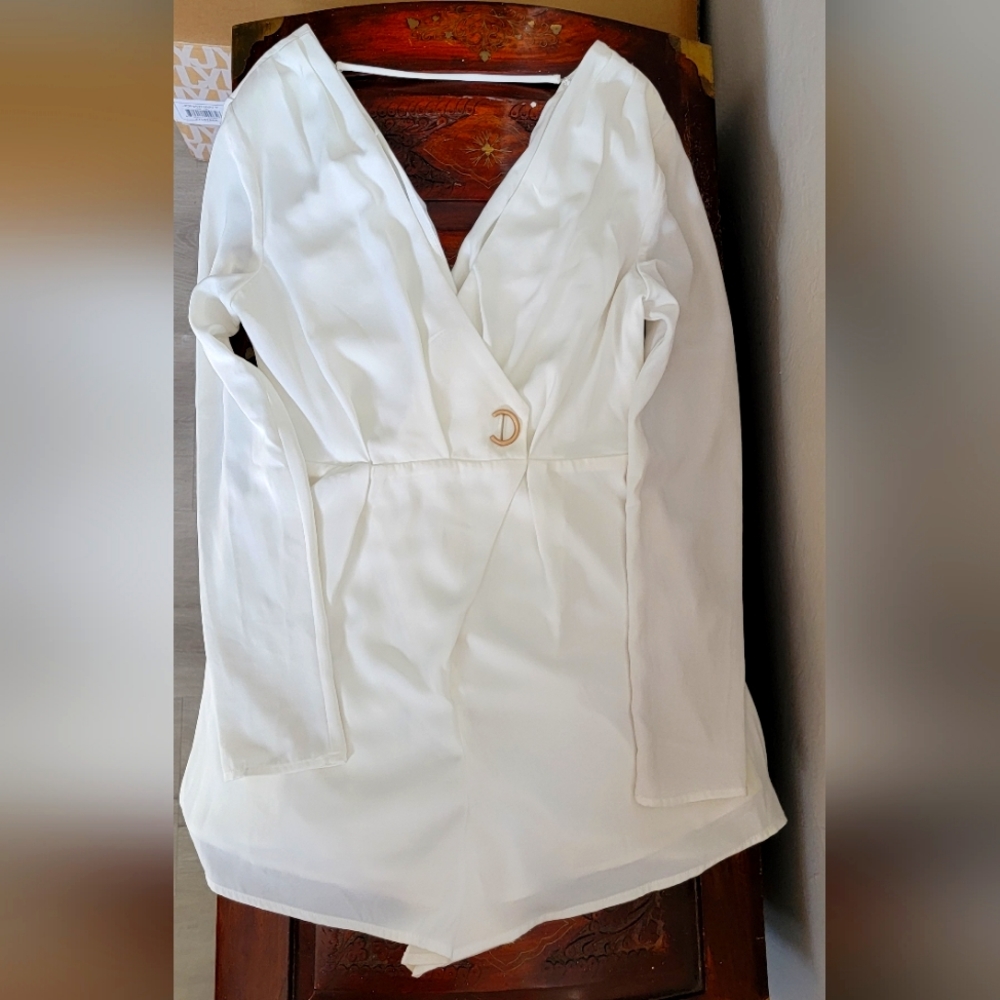 Finder's Keepers Ivory Romper Size XS